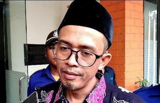 Foto: Ketua KPU Sampang, Addy Imansyah saat memberikan keterangan kepada awak media (Foto: Ist – Karimatafm)