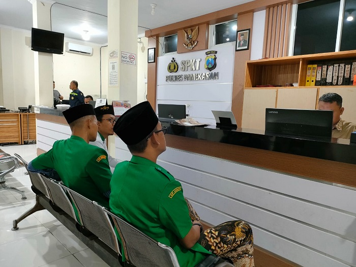 Perwakilan GP Ansor Pamekasan Saat Melaporkan Ustad Yasir Hasan Al-Idis Terkait Dugaan Ujaran Kebencian (Foto: Doc - Karimatafm)