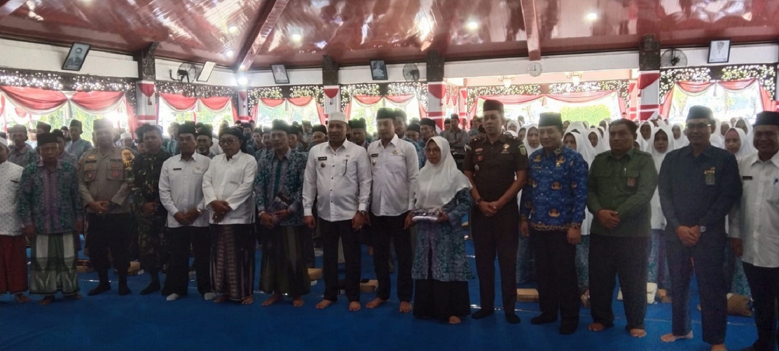 H. Slamet Junaidi, S.IP Bupati Sampang Saat Hadiri Pembekalan Jemaah Haji di Pendopo Sampang (Foto: Doc - Karimatafm)